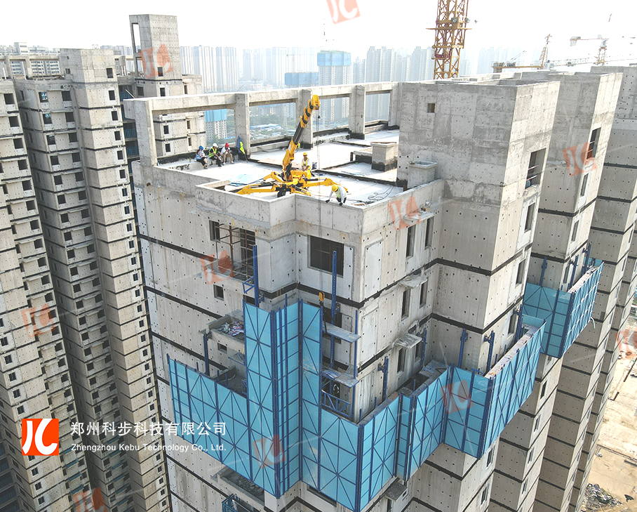 碧桂園頂樓爬架拆除