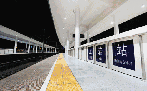 中國(guó)工人9小時(shí)改造火車(chē)站 西方網(wǎng)友又炸鍋了!