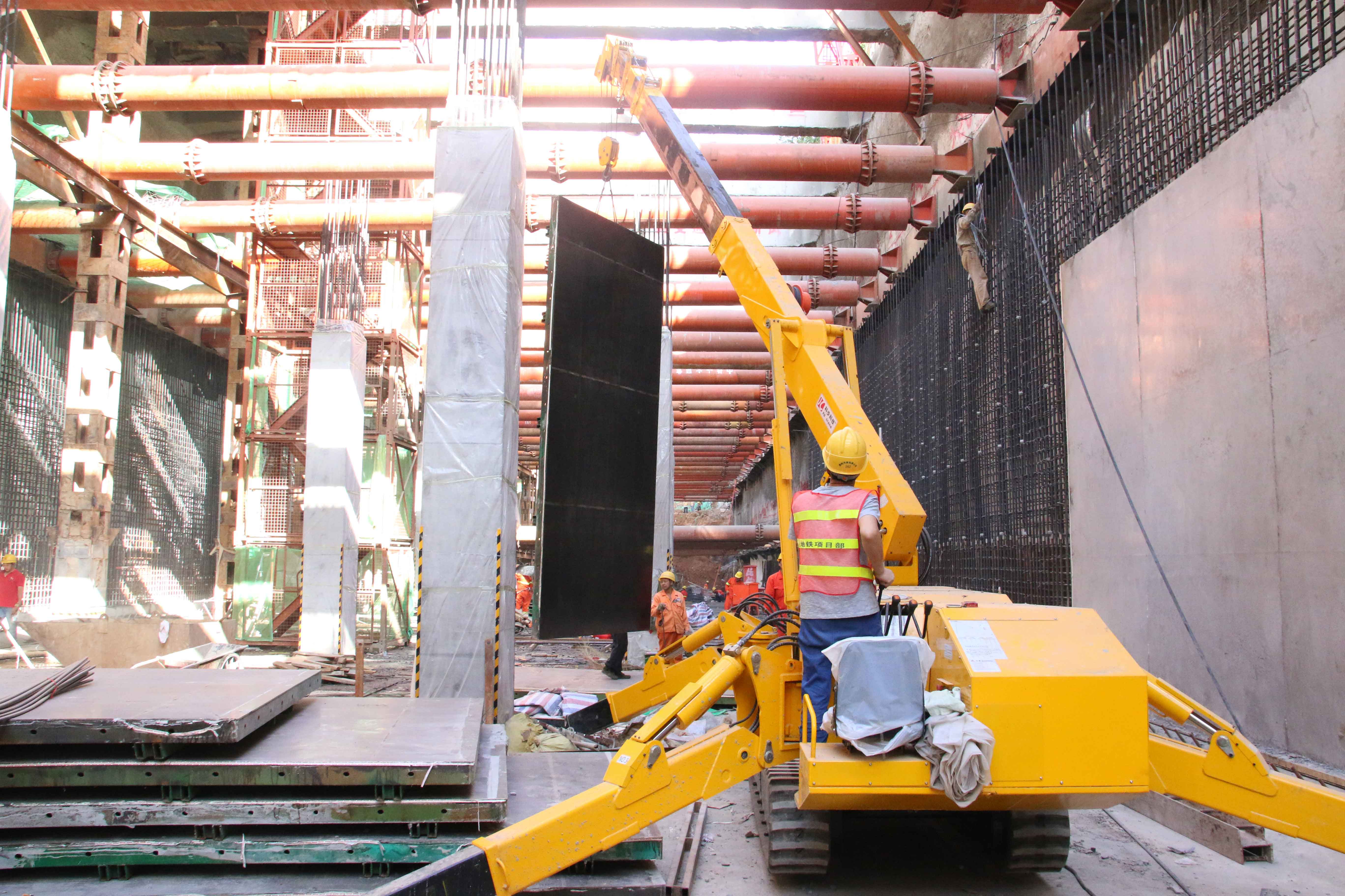 科步小型吊車地鐵施工