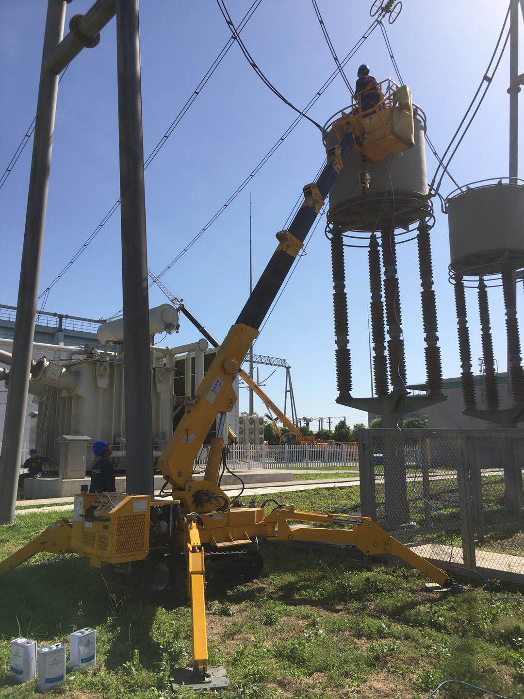 蜘蛛吊車變電站施工